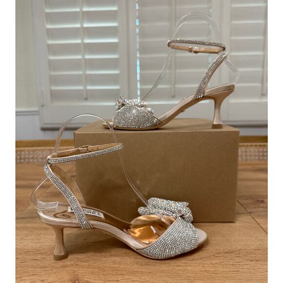 Badgley Mischka Remi Statement Heel Satin Rhinestone Bow Size 5 NWOB Wedding MOB - Picture 7 of 11
